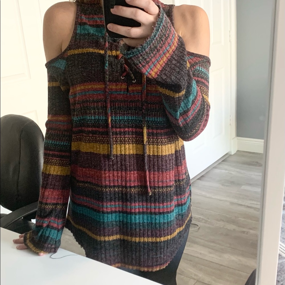 Elan ribbed cold shoulder sweater bell sleeves